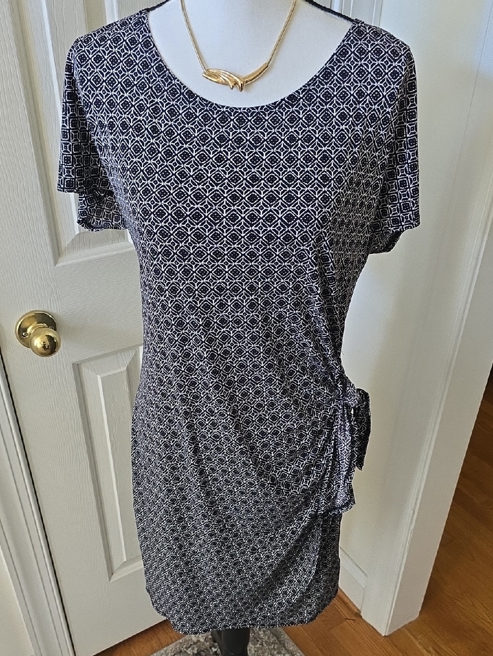 COVINGTON BRAND WOMEN'S BLACK & WHITE GEOMETRICAL SHORT SLEEVES DRESS SIZE LARGE